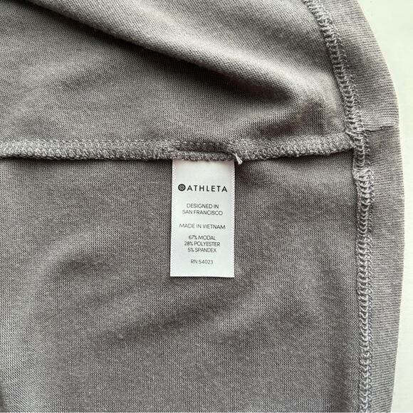 Athleta Gray Crewneck Ruched Hip Sleeveless Long Workout Tank Shirt Size Medium - Picture 6 of 7